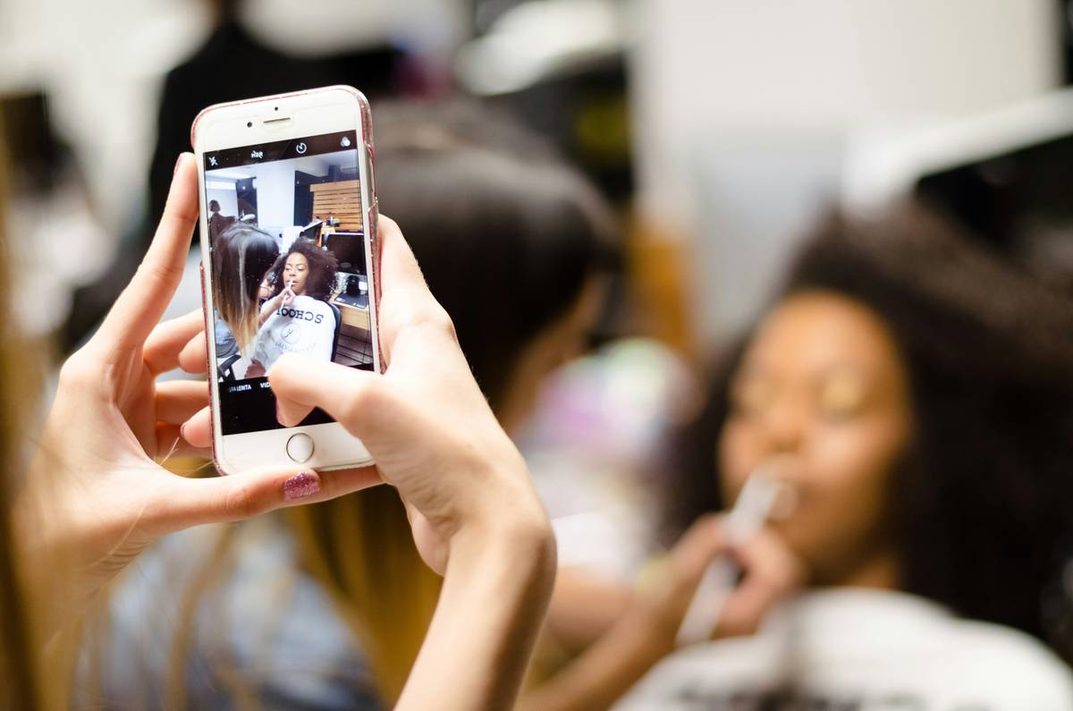 Makeup Brand Social Media Post: 7 Proven Tips to Avoid Cringey Engagement Traps